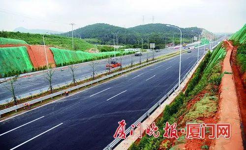 厦门海翔大道爆料新闻,多车连环相撞！